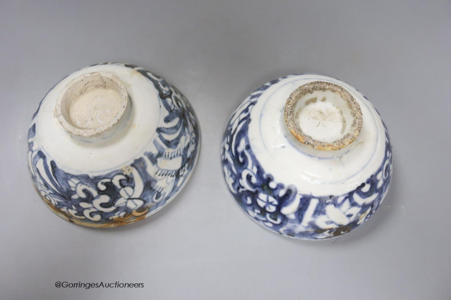 A pair of Chinese blue and white porcelain shipwreck bowls, 17th-century, diameter 15cm - Image 4 of 4