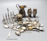 Small silver including a silver five bar toastrack, a silver mustard, a silver cream jug, assorted