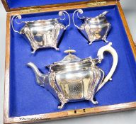 An oak cased Edwardian silver three piece tea set, James Dixon & Sons, Sheffield, 1904, gross