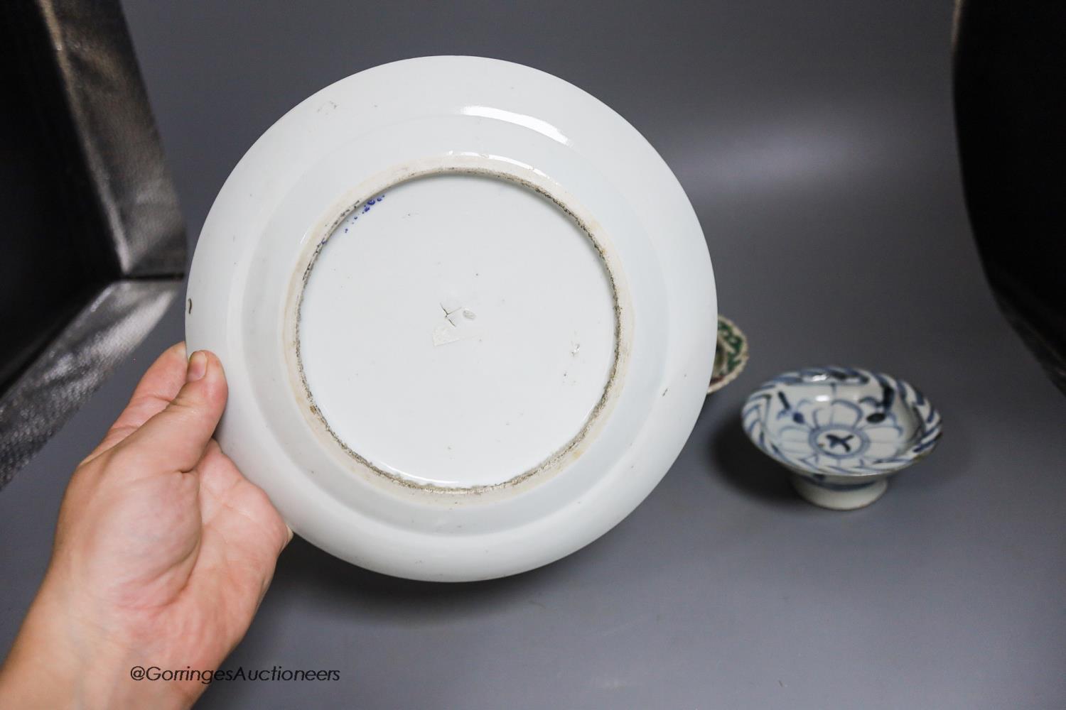 A pair of Chinese stem dishes, a blue-and-white stem dish and a 19th-century Chinese enamelled - Image 3 of 3