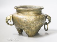 A Chinese bronze censer with dragon decoration, Qing period, height 9.5cm