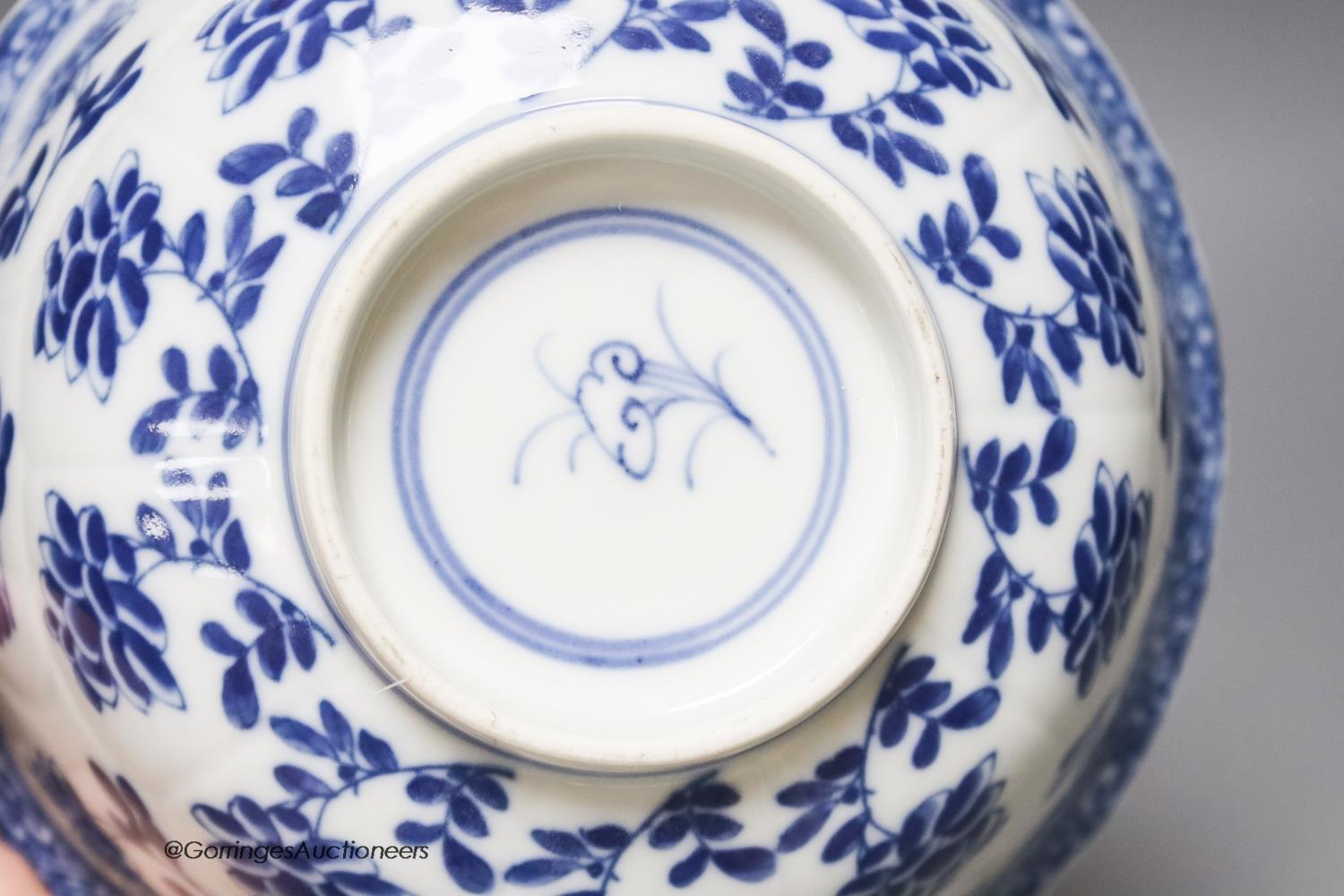 A Chinese blue and white bowl, diameter 20cm - Image 4 of 4