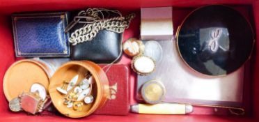 A silver cigarette case and two silver compacts and a mixed group of assorted jewellery and other