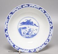 A Chinese blue and white porcelain dish circa 1900, 19 cm18.5cm