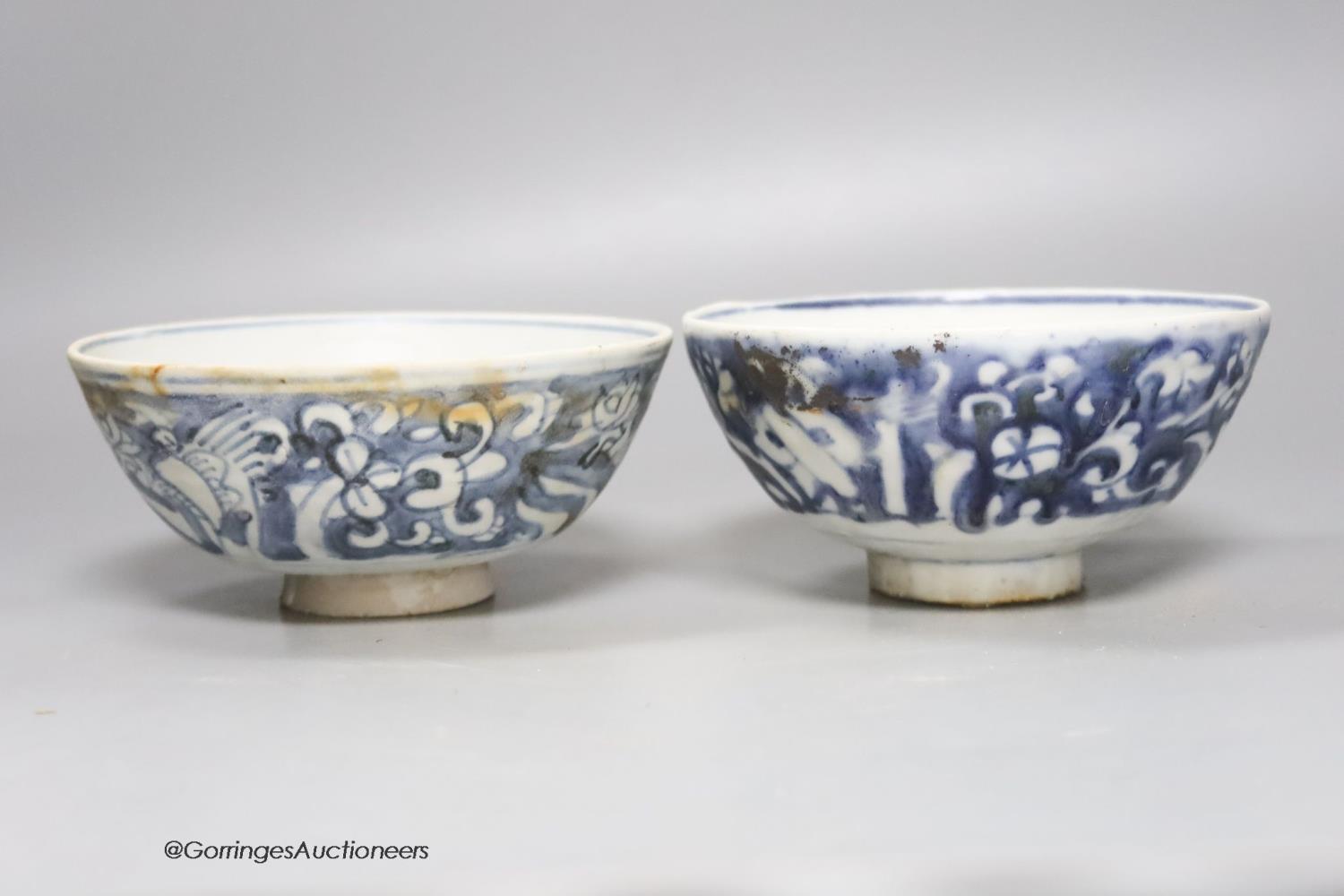 A pair of Chinese blue and white porcelain shipwreck bowls, 17th-century, diameter 15cm - Image 3 of 4