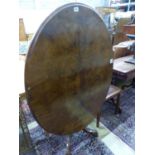A Victorian walnut oval topped loo table, W.120cm D.88cm H.70cm
