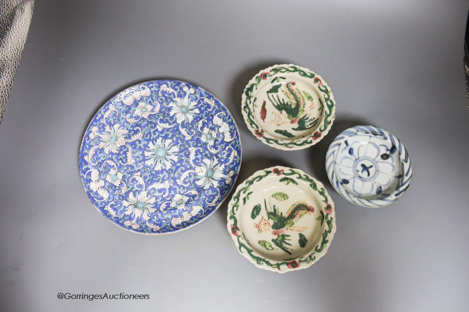 A pair of Chinese stem dishes, a blue-and-white stem dish and a 19th-century Chinese enamelled - Image 2 of 3