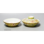 A pair of early 20th century Chinese famille jeune bowls and covers, diameter 16cm (a.f.)