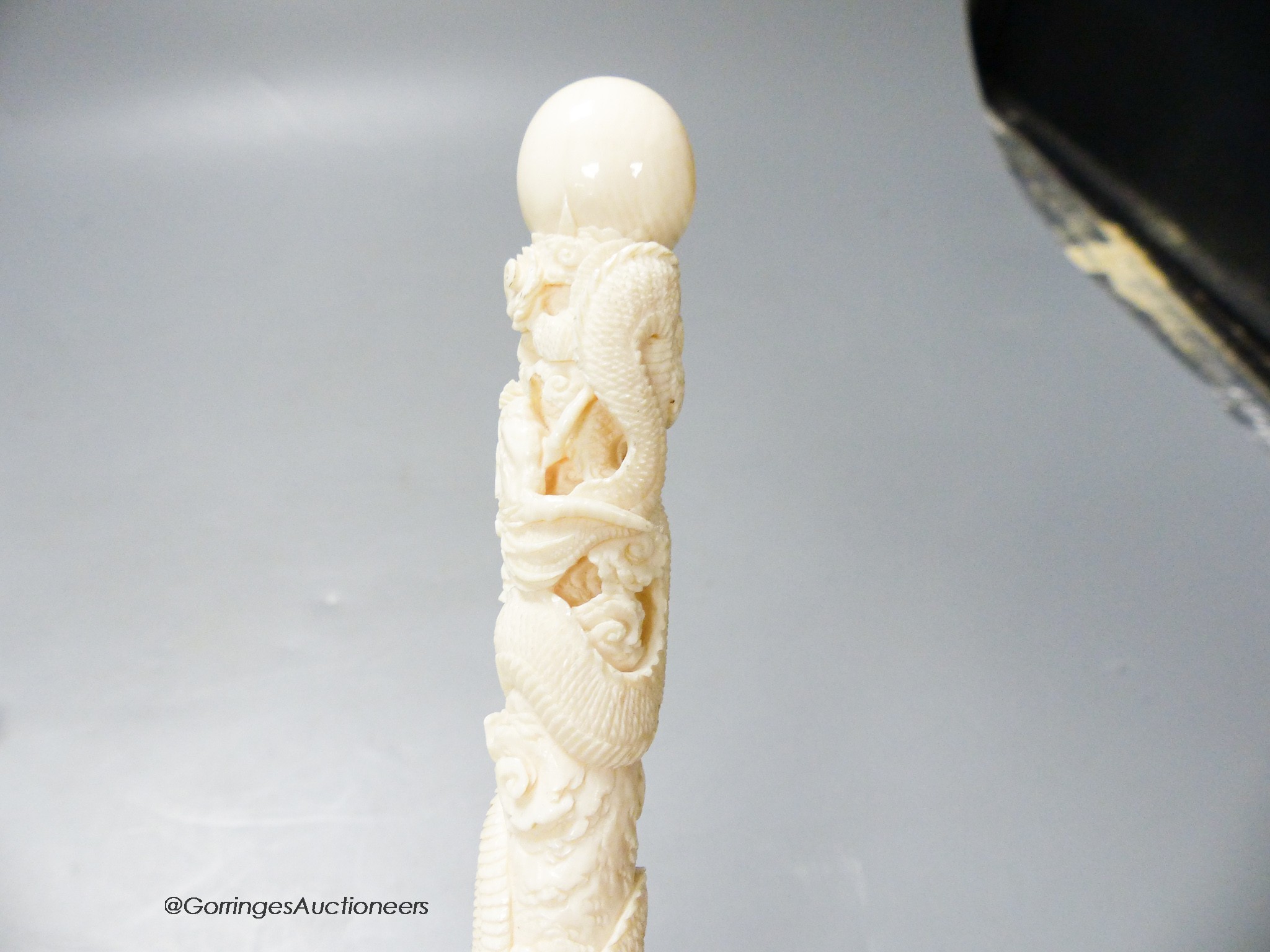 A Japanese ivory 'dragon' parasol handle, early 20th century, signed - Image 6 of 7