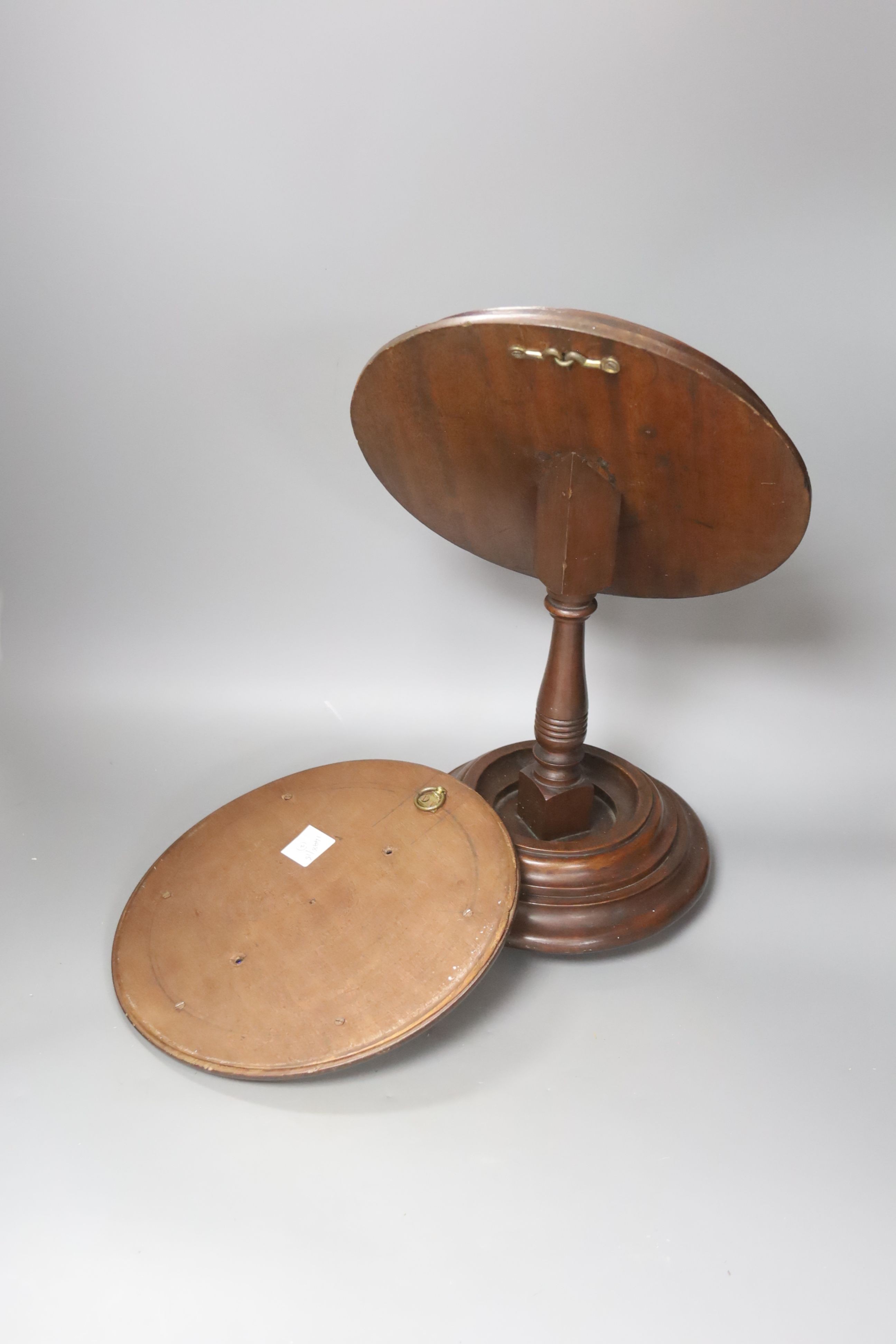 An oval mahogany-framed pedestal shaving mirror and circular mahogany picture frame - Image 2 of 2