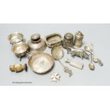 A George V silver taste vin, London, 1913, 10.3cm, a pair of salts and other small items including