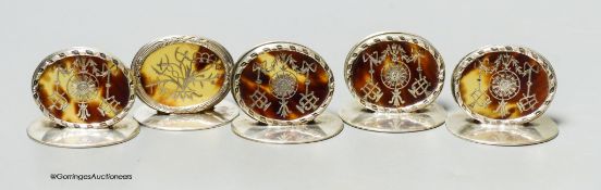 A set of four Edwardian silver and tortoiseshell pique oval menu holders, William Comyns, London,