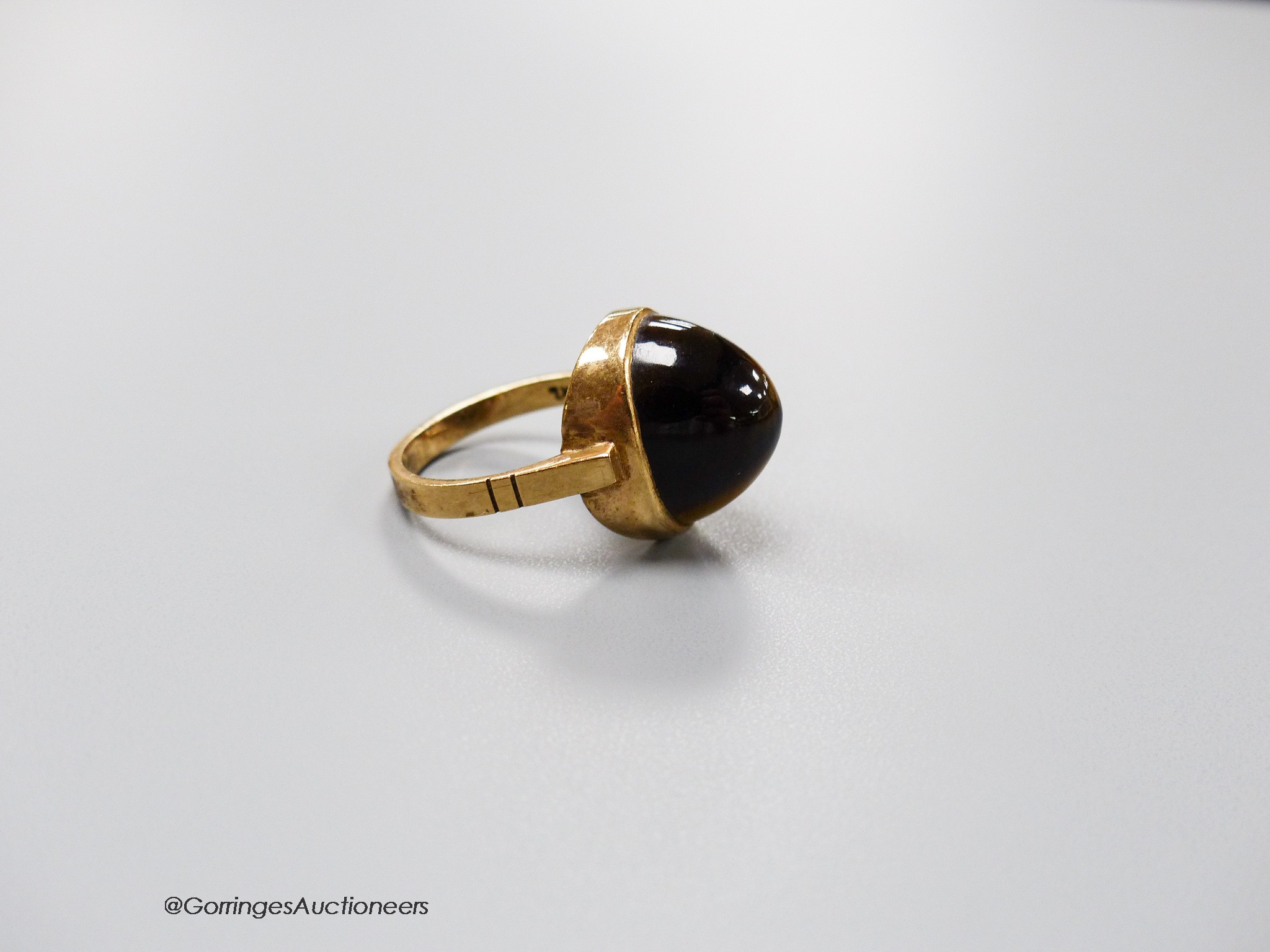 A 9ct and cabochon tiger's eye quartz set dress ring, size O, gross 5.4 grams. - Image 3 of 3