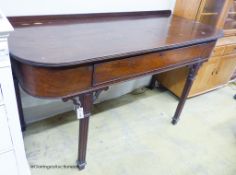 A George IV mahogany bowfront serving table, width 169cm, depth 68cm, height 92cm