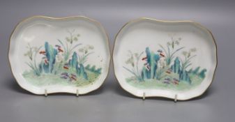 A pair of Chinese enamelled porcelain shaped dishes, length 17cm