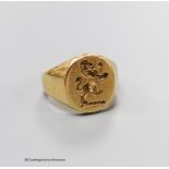 A modern 14ct gold intaglio signet ring, carved with a rampant lion crest, size I, 9.3 grams.