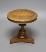 A Victorian mahogany Apprentice made miniature centre table, height 18cm