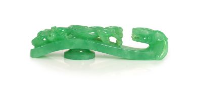 A Chinese jadeite ‘dragon’ belt hook,8.8cm long