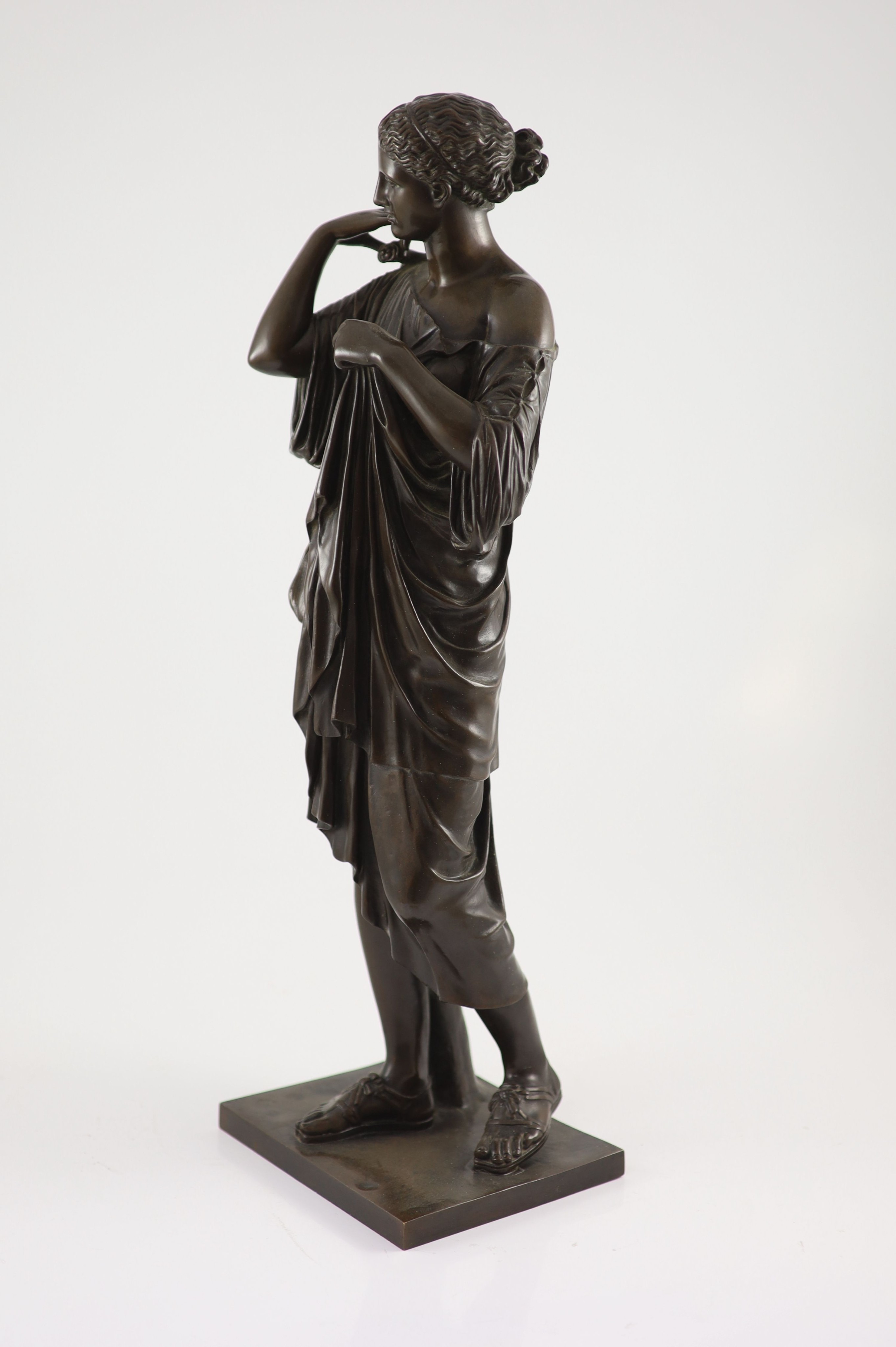 A large 19th century bronze figure of a classical maidenstanding, adjusting her toga, Reproduction - Image 2 of 4
