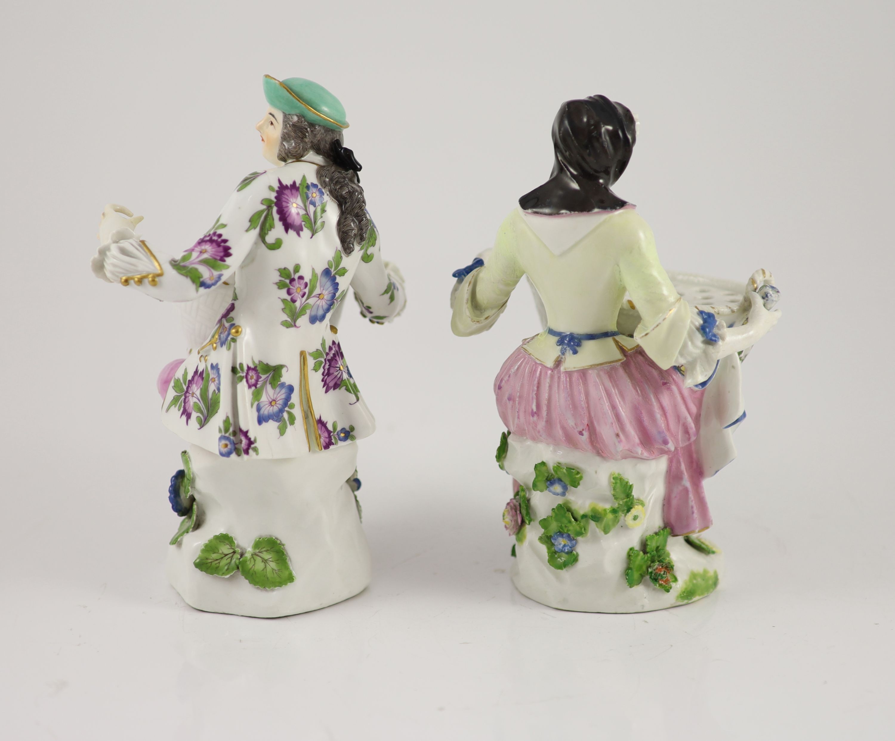 A pair of Meissen figural flower holders c.1755,modelled as a seated lady and gentlemen holding a - Bild 3 aus 4