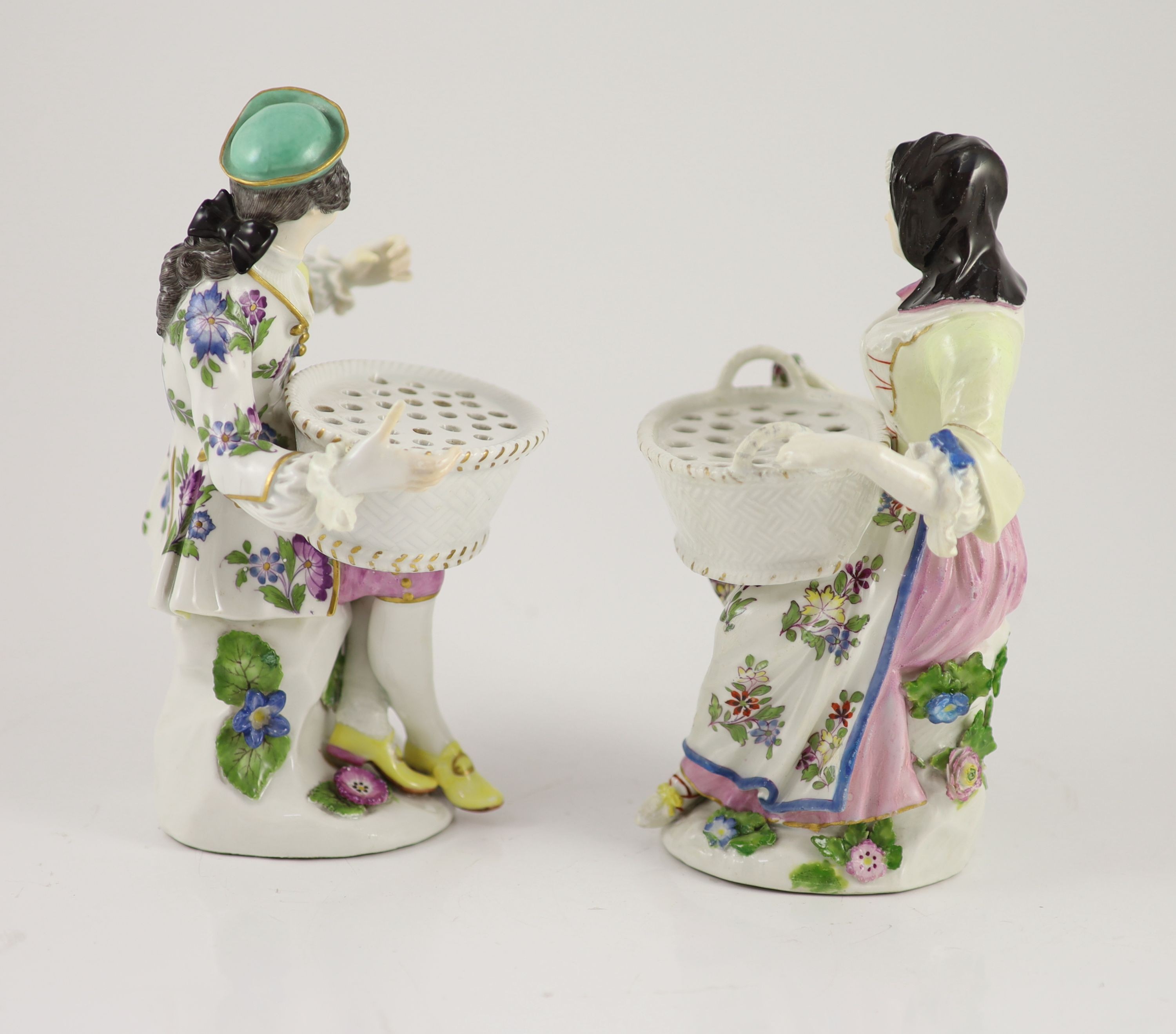 A pair of Meissen figural flower holders c.1755,modelled as a seated lady and gentlemen holding a - Bild 2 aus 4