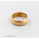 A modern 9ct gold wedding band, size T, 9.2 grams.