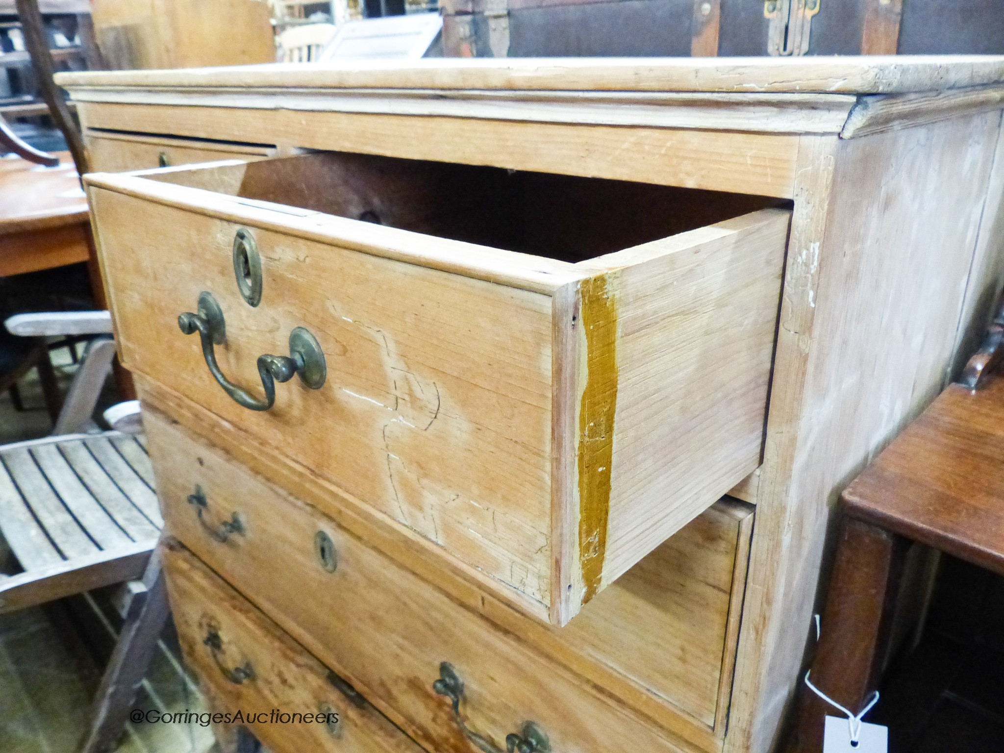 A Georgian pine chest of drawers, width 85cm, depth 43cm, height 98cm - Image 4 of 5