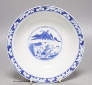 A Chinese blue and white porcelain dish circa 1900, 19 cm18.5cm