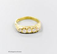 A modern Victorian style 18ct gold and graduated five stone diamond ring, size N, gross 5.3 grams.