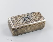 A 19th century Russian 84 zolotnik and niello rectangular snuff box, with trellis and scroll