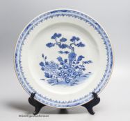 An 18th century Chinese blue and white export plate, diameter 31cm