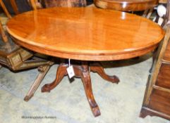 A late Victorian walnut tilt top oval breakfast table, width 116cm, depth 84cm, height 70cm