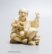 A Japanese carved netsuke,Meiji period, height 6,5cm