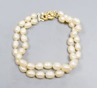 A double strand freshwater? pearl bracelet, with 925 gilt clasp, approx. 18cm.