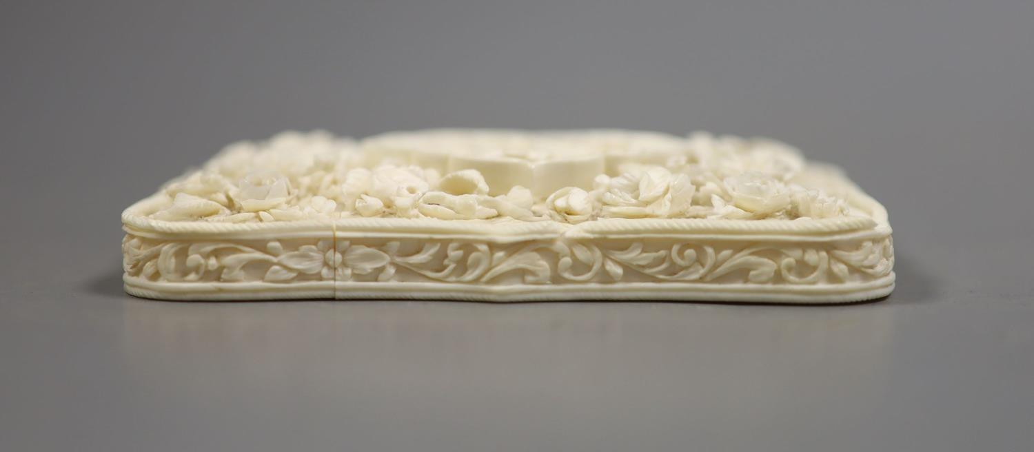 A 19th century Chinese Canton ivory card case, 11.2cm - Image 3 of 4