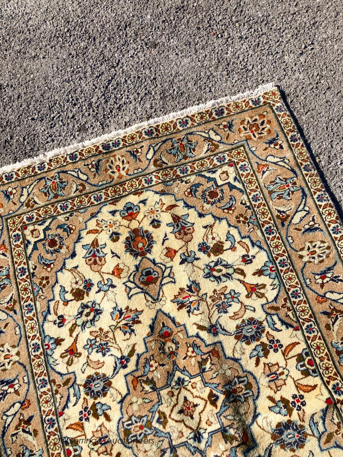 A Kashan rug, 150 x 98cm - Image 4 of 5