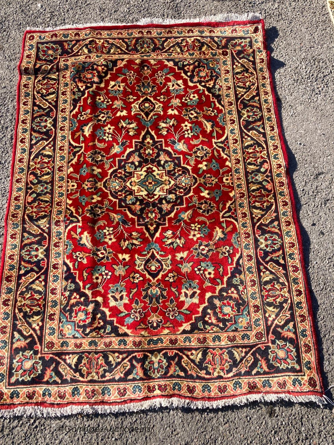 A Kashan rug, 146 x 101cm