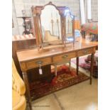 An early 20th century Georgian style mahogany dressing table, width 122cm, depth 49cm, height 77cm