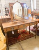 An early 20th century Georgian style mahogany dressing table, width 122cm, depth 49cm, height 77cm