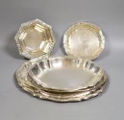 Four continental 835s white metal shaped dishes and two similar 800 standard dish and an 800 bowl,