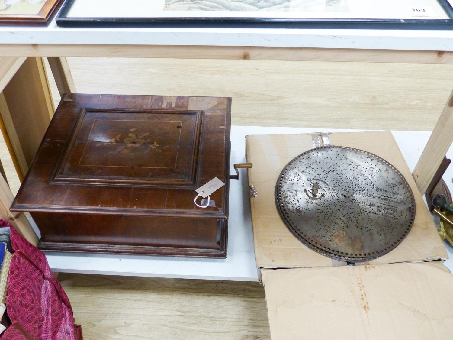 A Walnut and marquetry cased polyphon, 54cm and various 40cm discs - Image 2 of 4