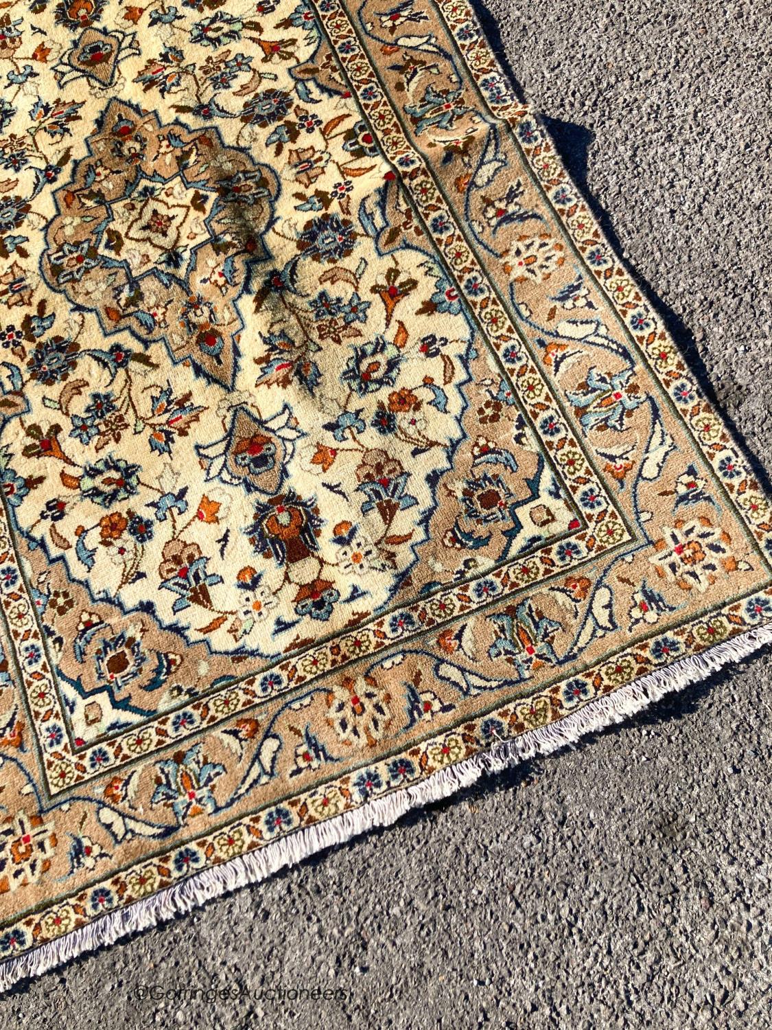 A Kashan rug, 150 x 98cm - Image 2 of 5