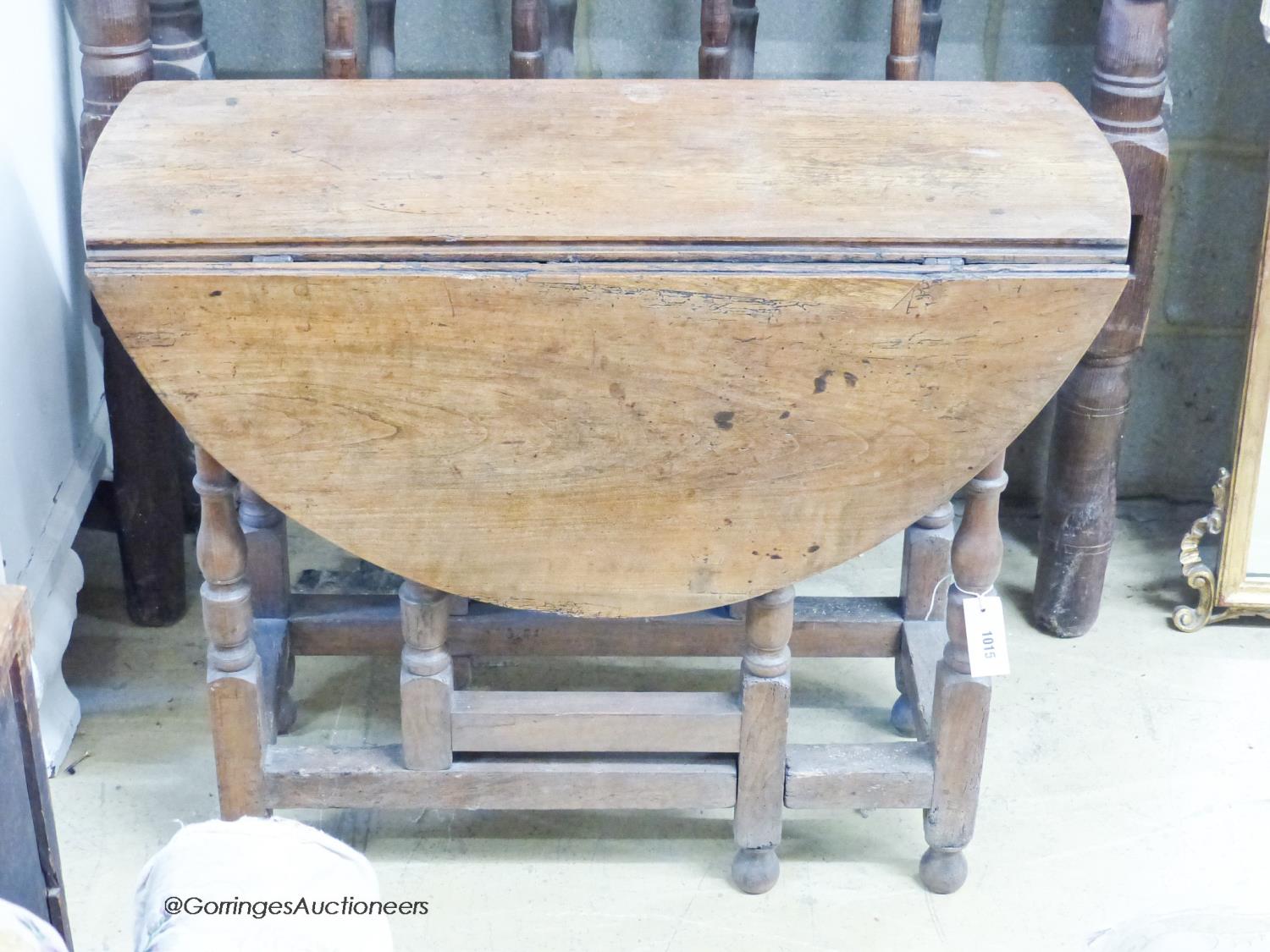 An 18th century walnut gateleg table, W.90cm D.38cm H.72cm