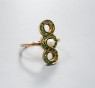 A yellow metal, cultured pearl and emerald set triple loop dress ring, size L, gross weight 3.5