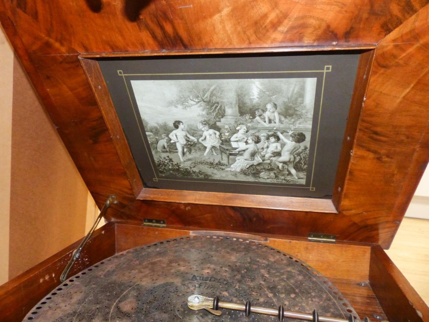 A Walnut and marquetry cased polyphon, 54cm and various 40cm discs - Image 3 of 4