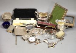 Sundry small silver including a silver trinket box, Victorian salt, two silver cream jugs, three