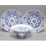 A pair of Chinese blue and white dishes, 28cm, and a similar comport