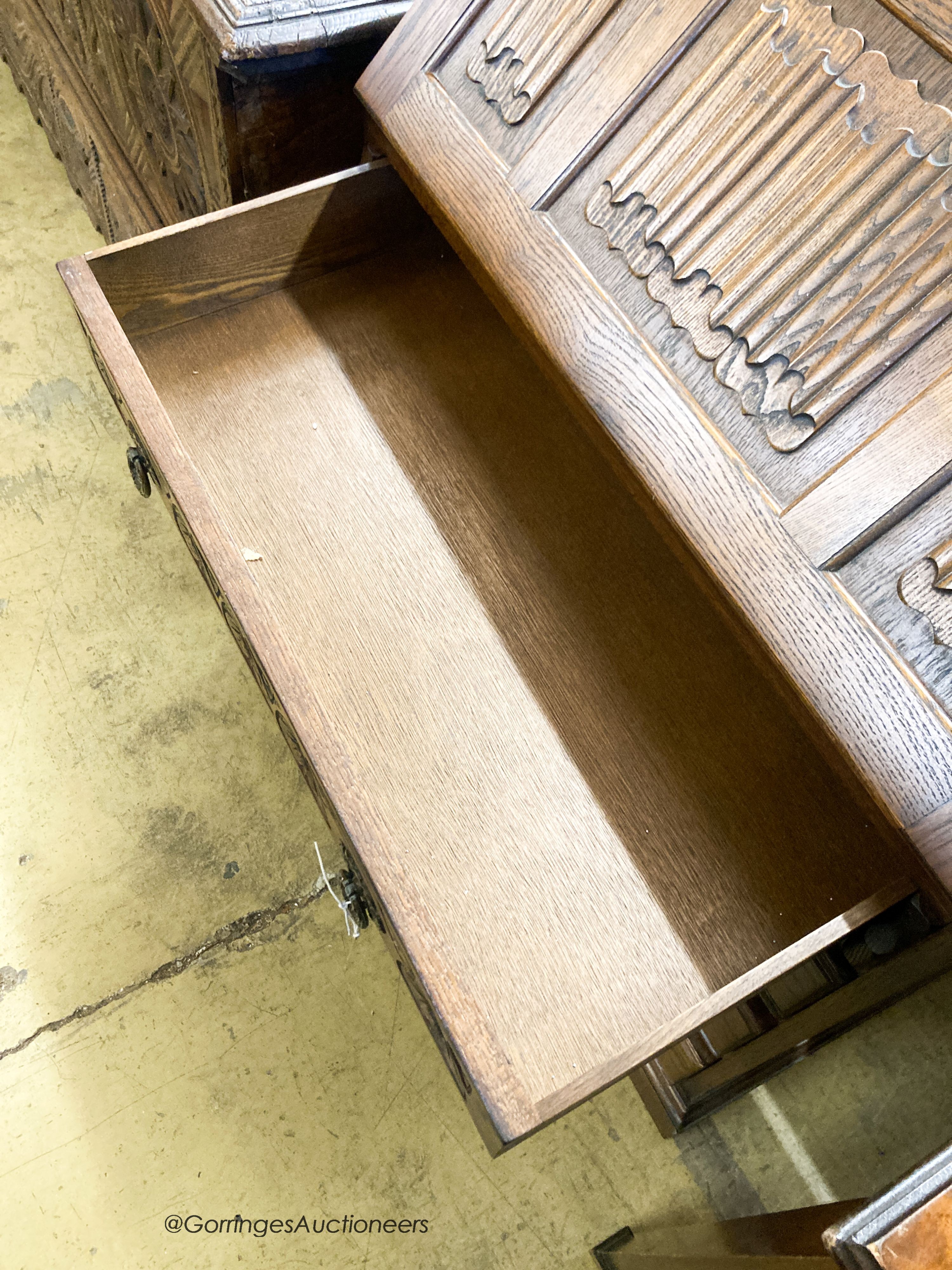 A reproduction oak linenfold carved bureau, W.75cm D.48cm H.99cm - Image 3 of 4