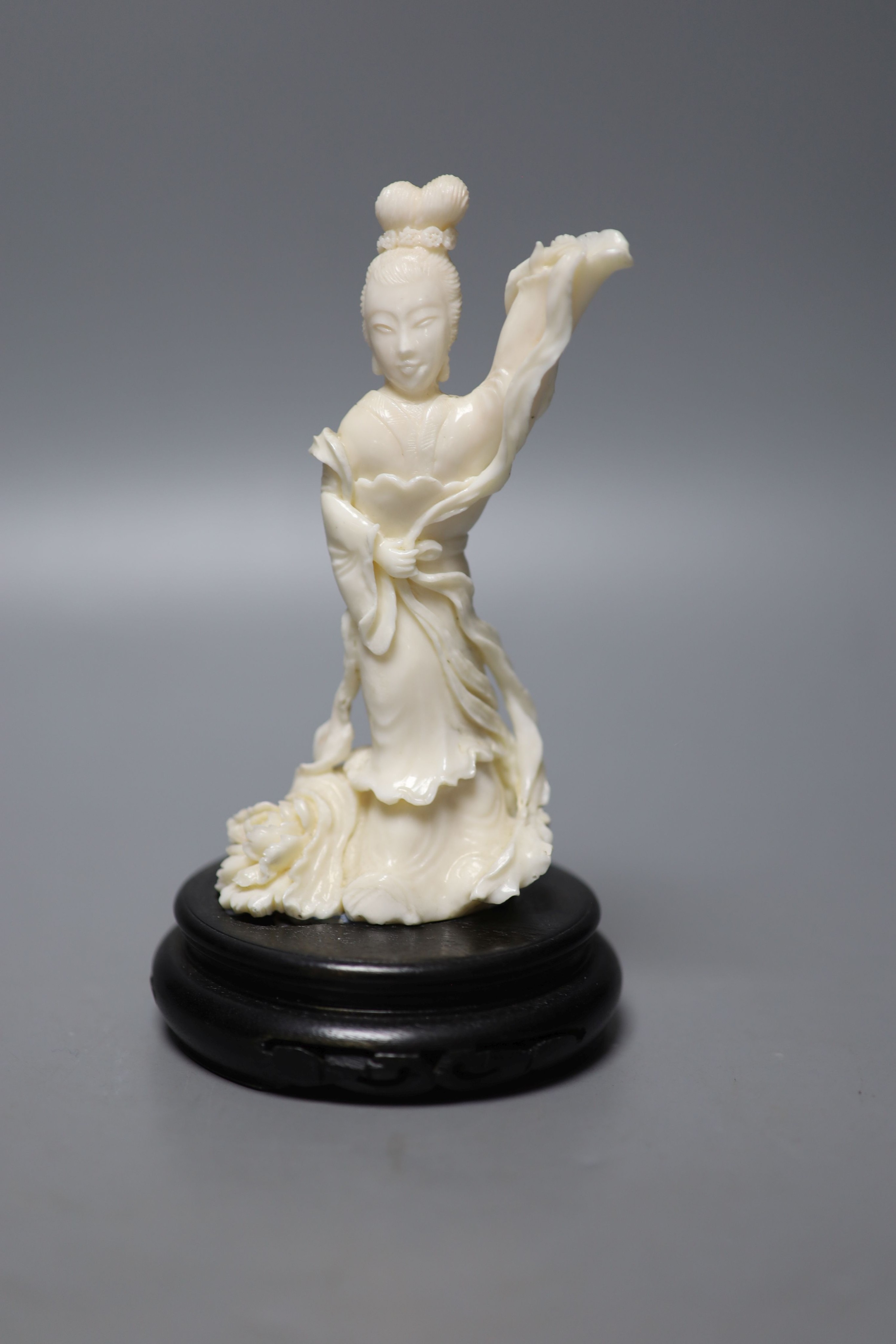 A Chinese white coral carving of a lady, 13.5cm, 177g