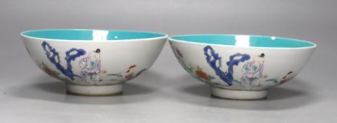 A pair of Chinese porcelain enamelled bowls, diameter 16cm